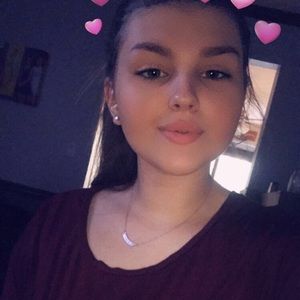 Meet your Posher, Elyssa